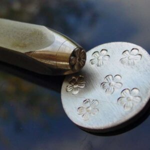 03-08 Květ raznice do kovu