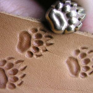 011-01 Stopa medvěda Grizzly - Bear track - Bären Pfote