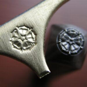 03-03 Pětilistá růže do kovu