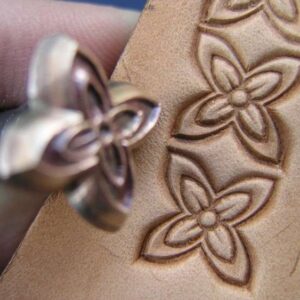 012-04 Květ do čtverce II. bez rámu