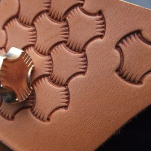 013-06 3D knot Propletená kůže