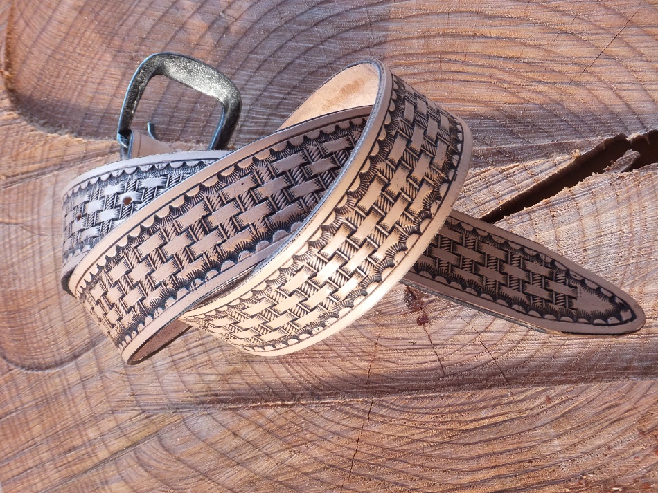 Košík s lanem raznice do kůže