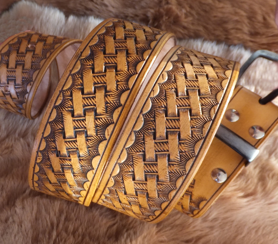 Košík s lanem raznice do kůže