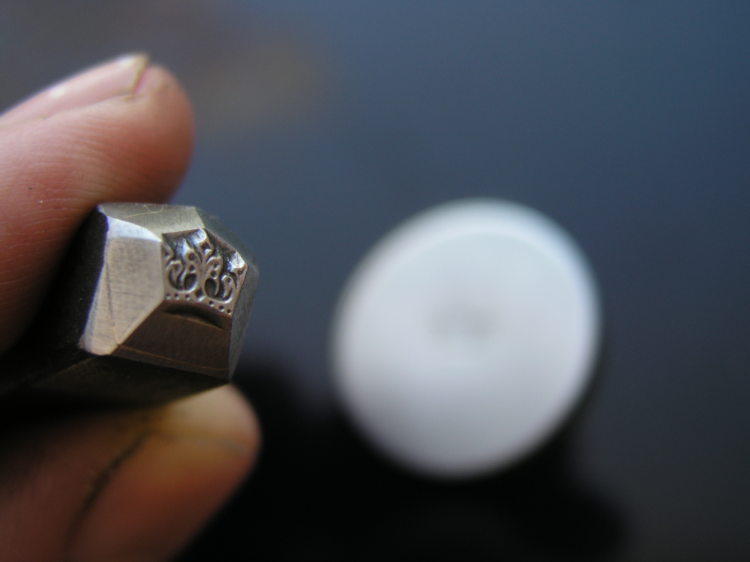 Královská koruna razidlo do kovu