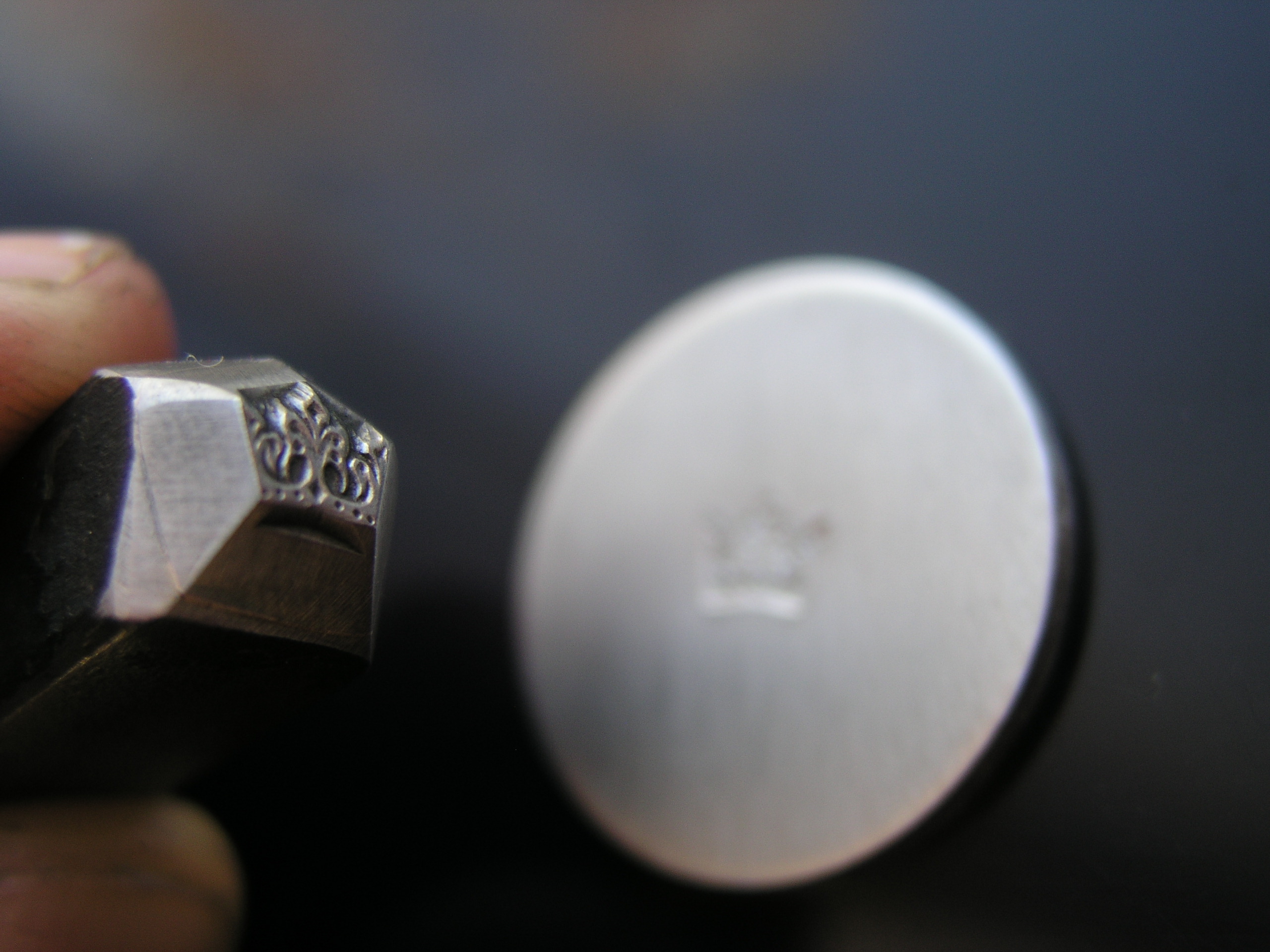 Královská koruna razidlo do kovu