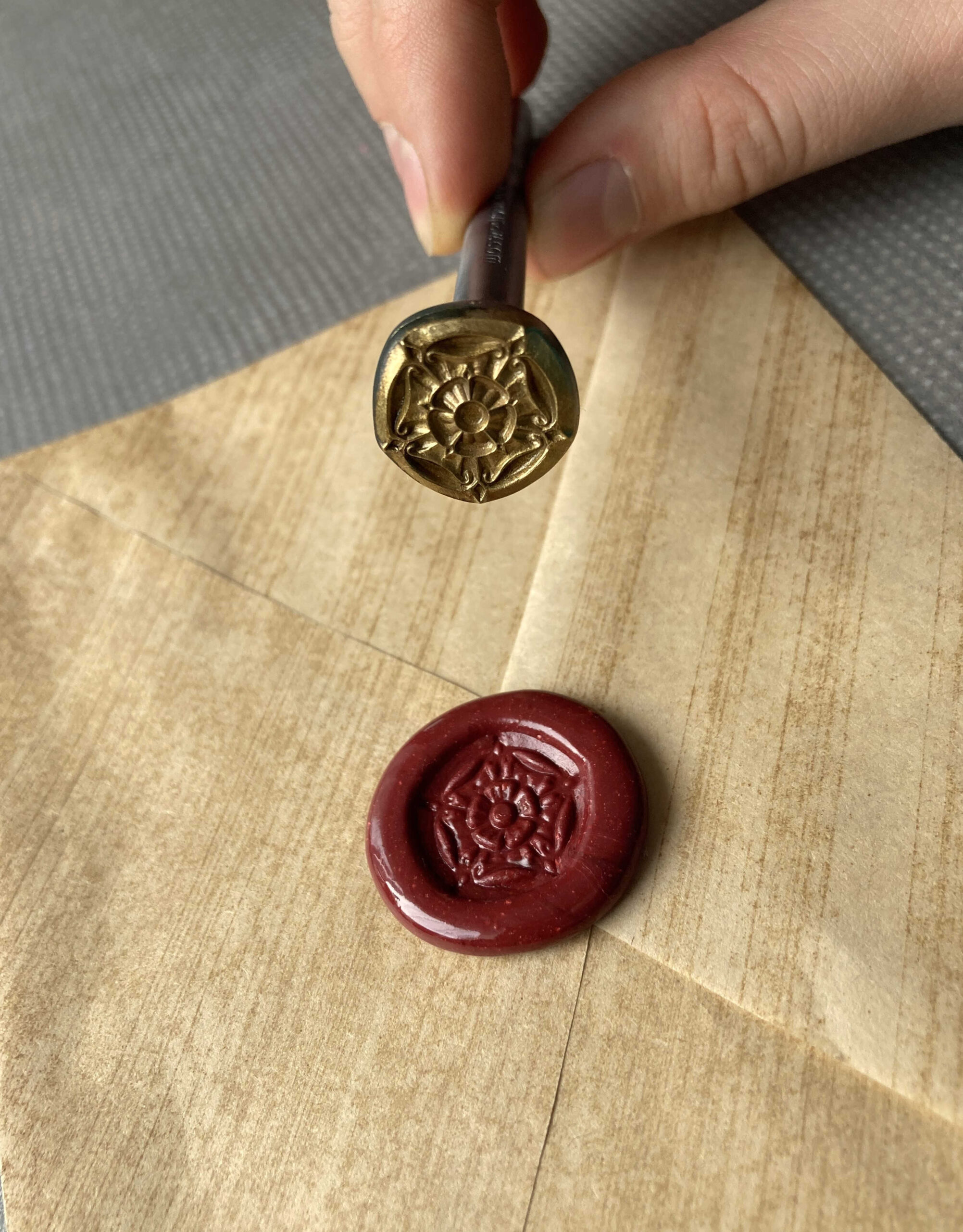 Pětilistá růže razidlo pečetidlo