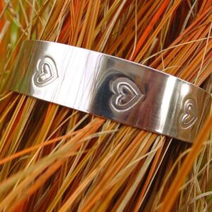 NÁRAMEK SE SDÍČKY