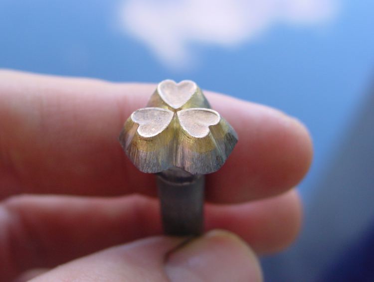 016-07 3 srdce větší 12 x 12 mm