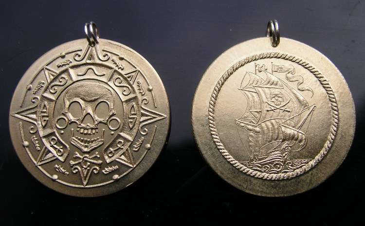 042-44 Pirátský amulet kulatý – Obrázok 2