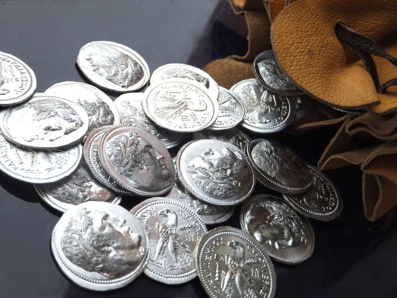 042-56 30 stříbrných, cín