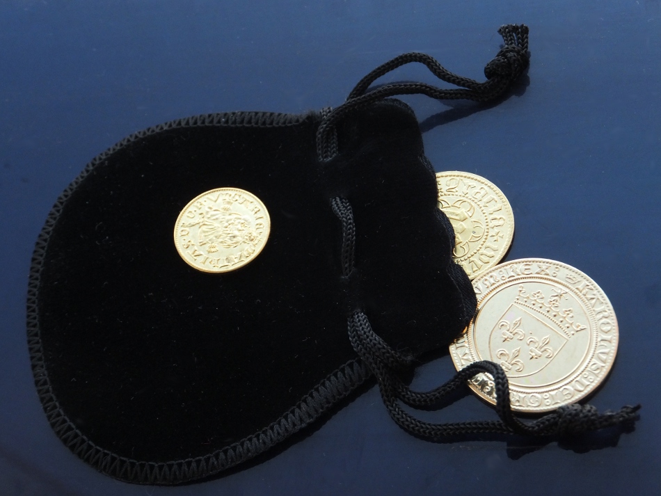 Měšec černý malý