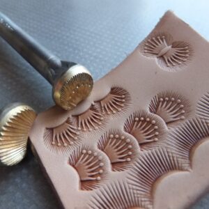 013-27 Vějíře Camouflage 2 razidla do kůže