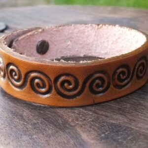 044-17 Kožený náramek – Voluty