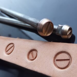 016-15 Šrouby 2 raznice do kůže