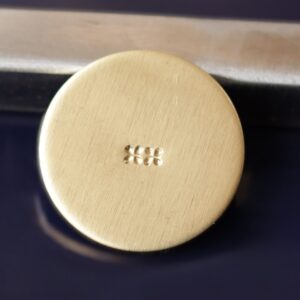 Dva kvietky punc do kovu Dva kvietky punc do kovu